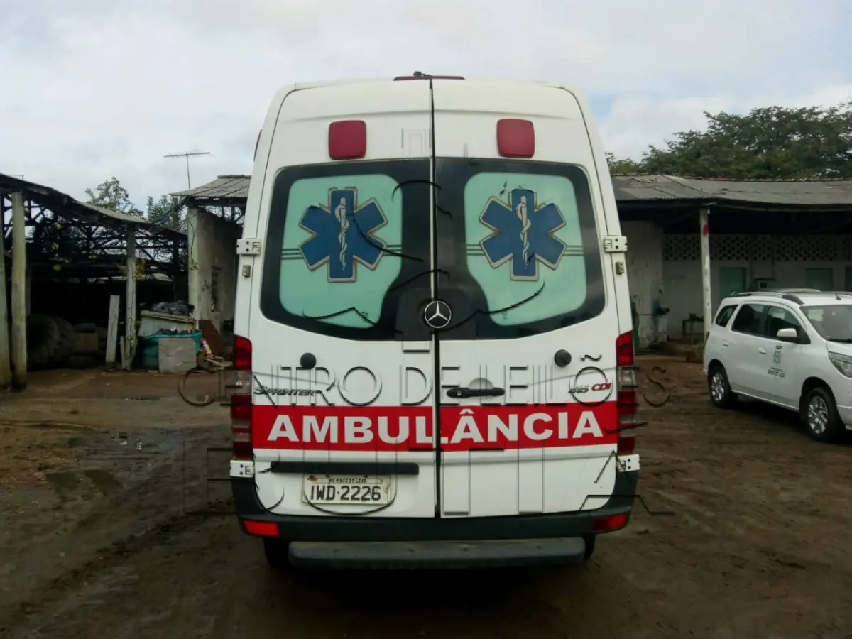 LOTE 007 - AMBULÂNCIA